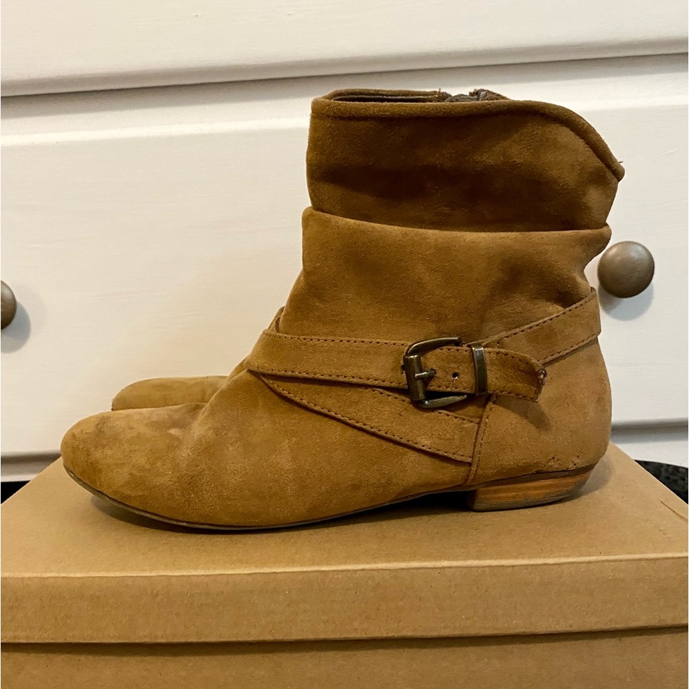Express Suede Boots (size 6.5)